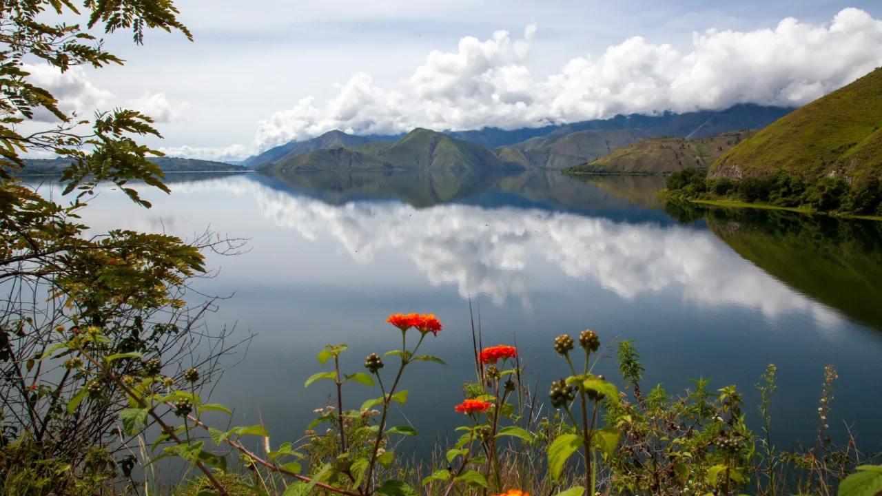 lake-toba-indonesia-2024-12-06-09-08-28-utc